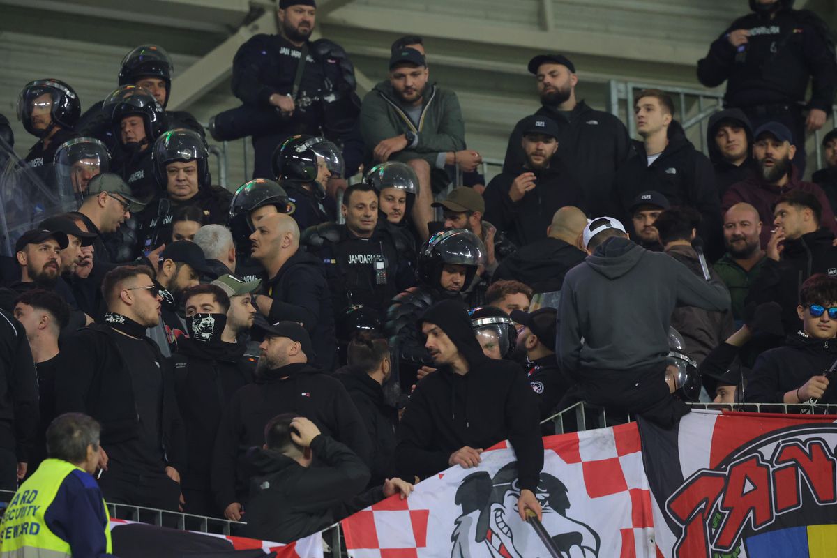 Bătaie în tribune la Craiova - Dinamo! A fost nevoie de intervenția jandarmilor