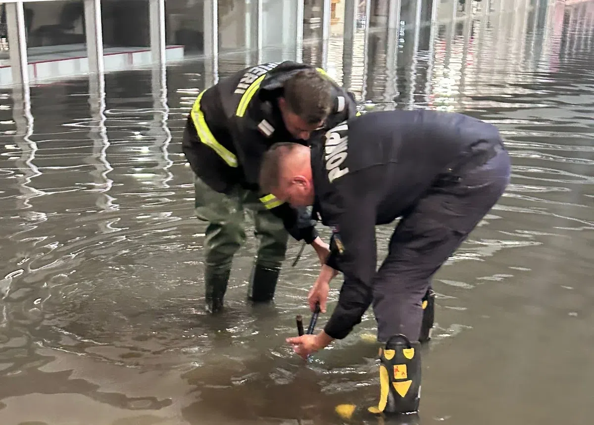 Stadionul celor de la UTA a fost inundat: 5 autospeciale au intervenit pentru a scoate apa de pe „Francisc Neuman”