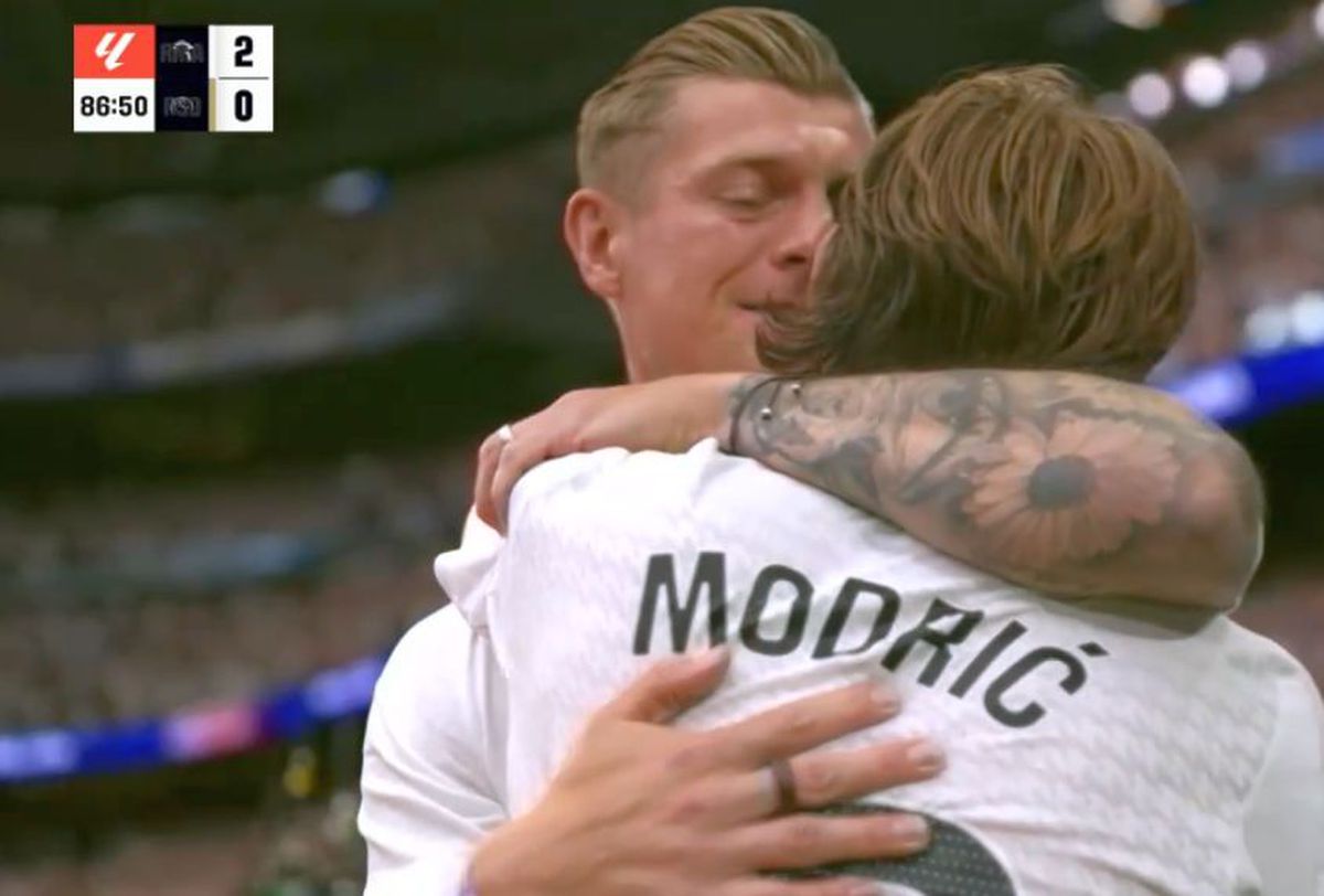 Copleșitor! S-au oprit în timpul meciului și au format garda de onoare pentru Luka Modric. Croatul, în lacrimi la ultimul lui meci pe „Bernabeu”
