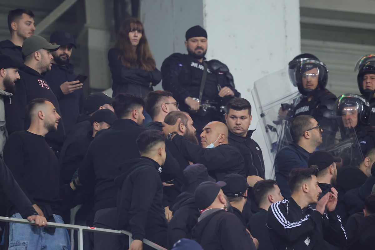 Bătaie în tribune la Craiova - Dinamo! A fost nevoie de intervenția jandarmilor