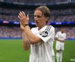 Copleșitor! S-au oprit în timpul meciului și au format garda de onoare pentru Luka Modric. Croatul, în lacrimi la ultimul lui meci pe „Bernabeu”