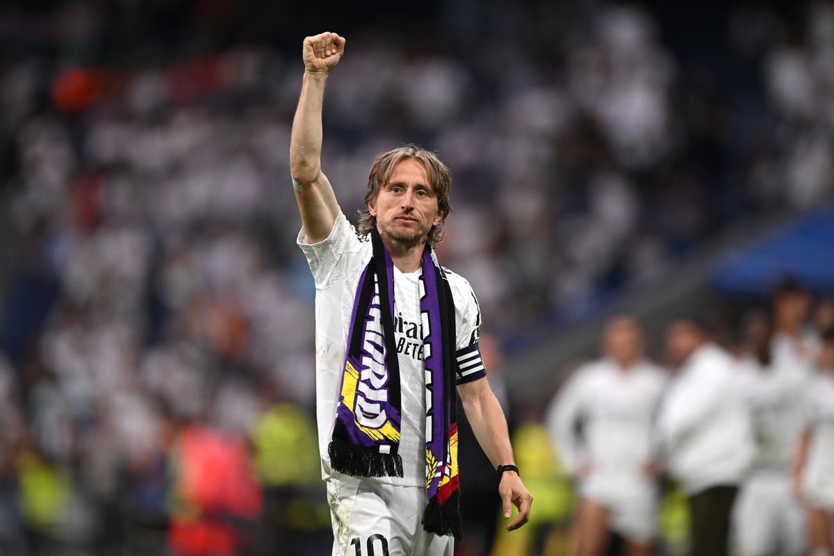 Copleșitor! S-au oprit în timpul meciului și au format garda de onoare pentru Luka Modric. Croatul, în lacrimi la ultimul lui meci pe „Bernabeu”