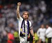 Copleșitor! S-au oprit în timpul meciului și au format garda de onoare pentru Luka Modric. Croatul, în lacrimi la ultimul lui meci pe „Bernabeu”