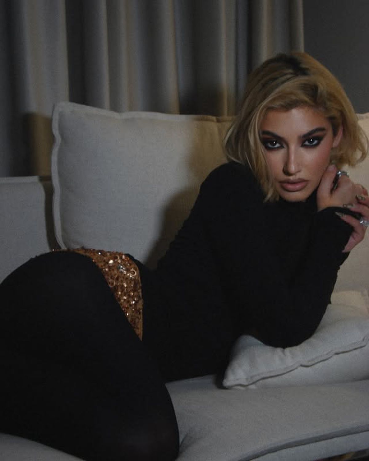 Bîrligea și Antonia au plecat în vacanță la Milano și s-au întâlnit cu o cântăreață cunoscută: „Te voi iubi pân' la sfârșitul lumii”