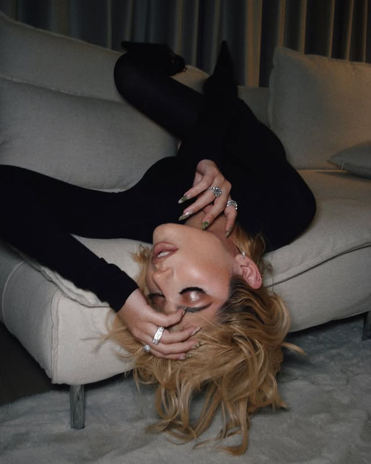 Bîrligea și Antonia au plecat în vacanță la Milano și s-au întâlnit cu o cântăreață cunoscută: „Te voi iubi pân' la sfârșitul lumii”