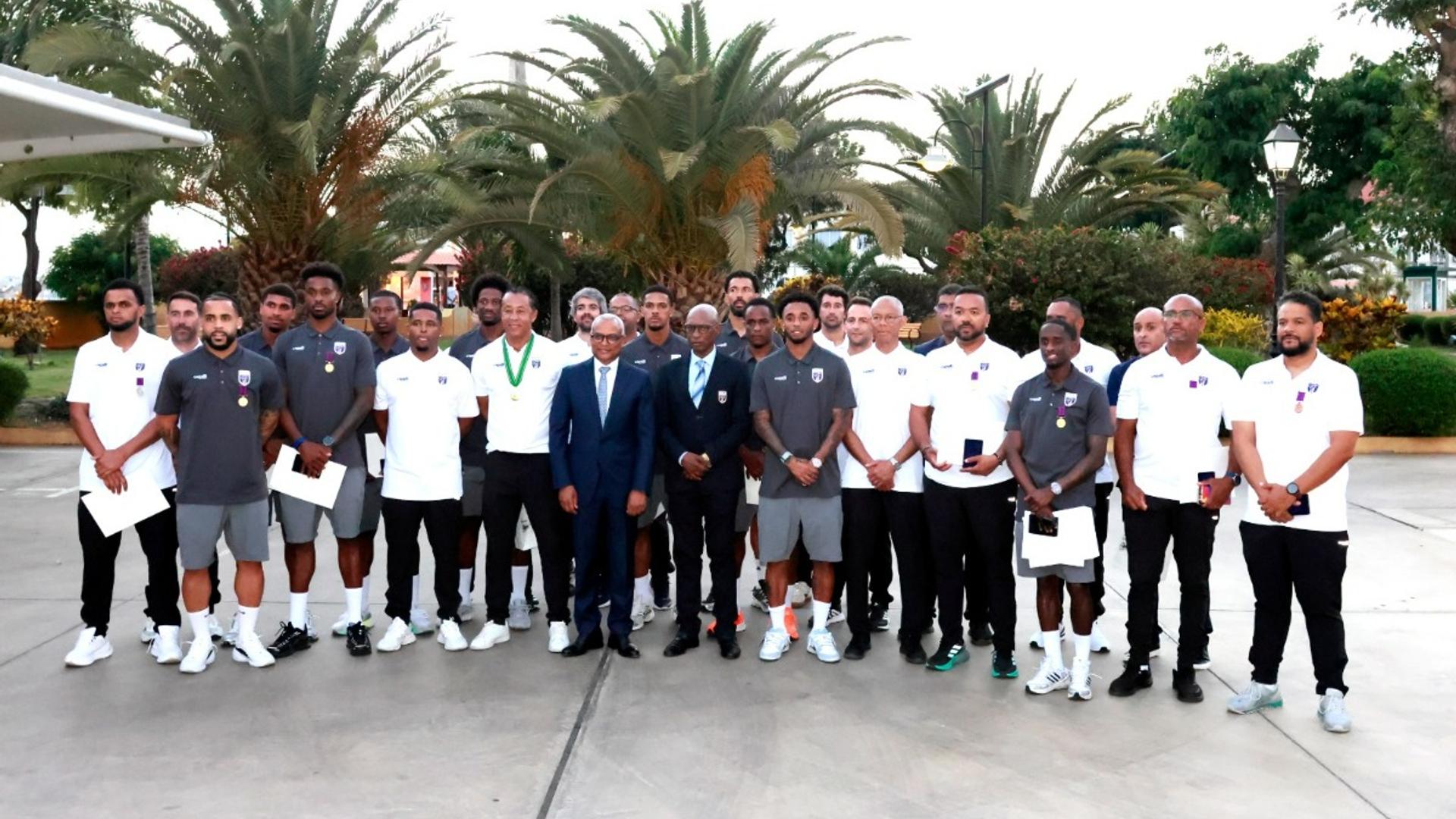 Selecționata Capului Verde primind medalii la ceremonia de decorare pentru calificarea la Cupa Mondială 2026, fără Joao Paulo prezent. | sursa foto: Gazeta Sporturilor