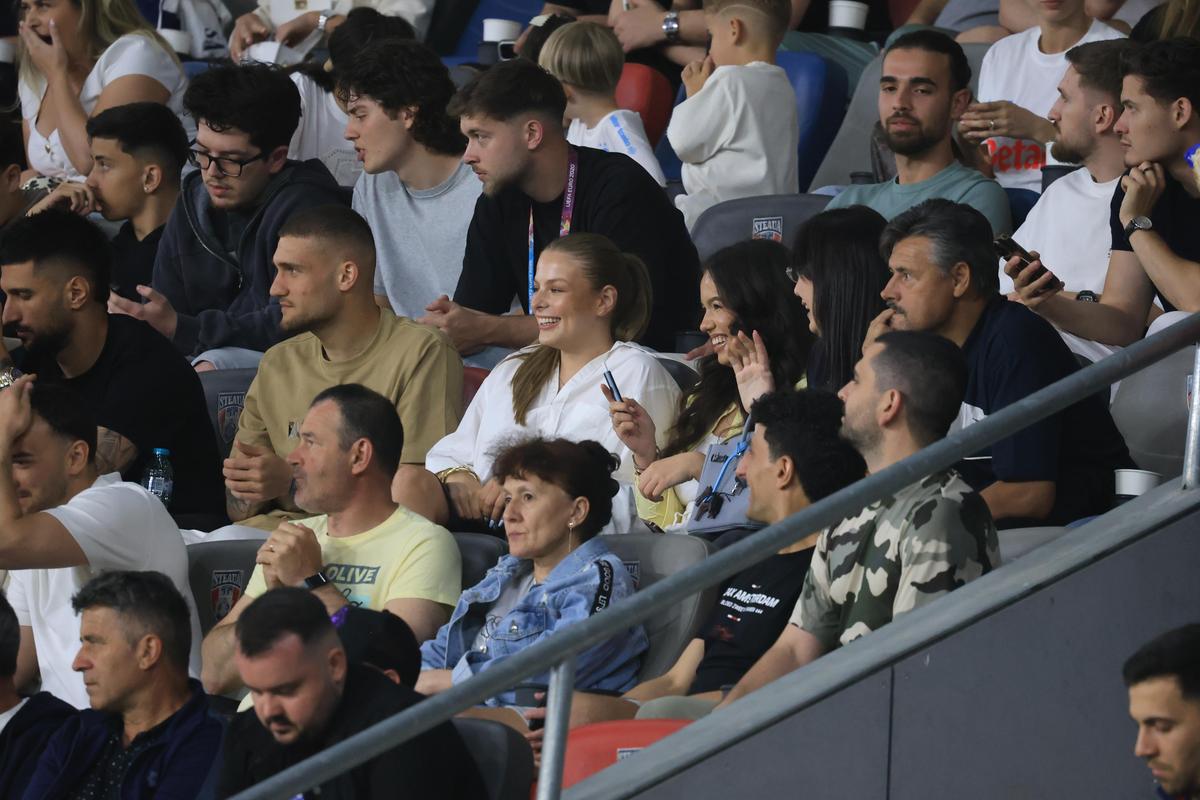 Cum au fost surprinși Bîrligea și Antonia în timp ce FCSB se chinuia cu Botoșani