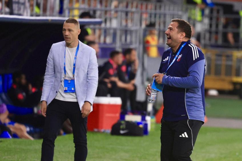 Marius Croitoru a izbucnit în râs după ce a primit un „galben” din partea lui Istvan Kovacs în FCSB - Botoșani / Foto: Ionuț Iordache GSP