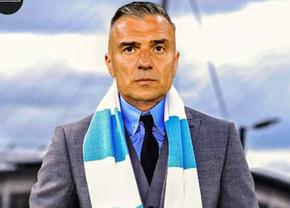 Aproape înțeles cu Rapid, Daniel Pancu se ține de glume: s-a „pozat” cu fularul altei echipe