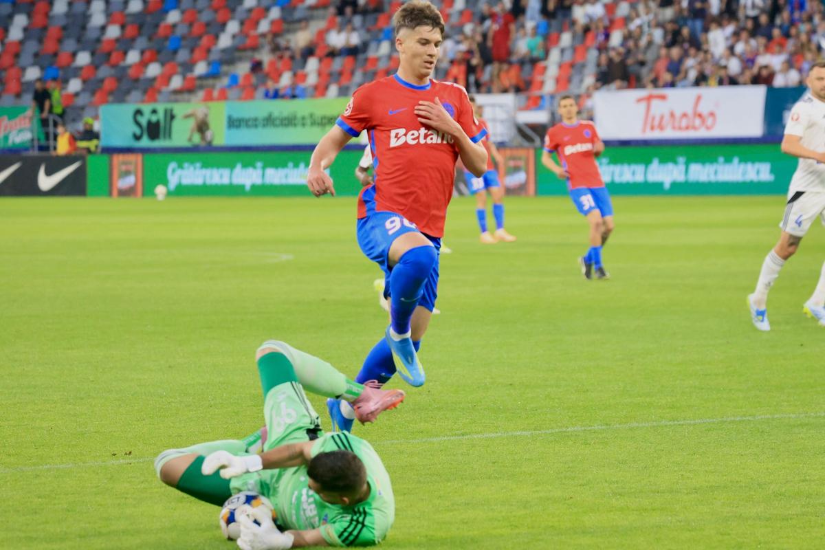 FCSB - FC Botoșani » Duel în semifinala barajului pentru Conference League: Dawa înscrie în minutul 53