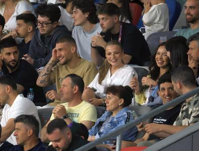 Cum au fost surprinși Bîrligea și Antonia în timp ce FCSB se chinuia cu ...