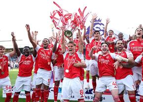 Momentul așteptat de 22 de ani » Trofeul Premier League, în mâinile jucătorilor lui Arsenal!
