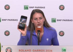 „Asta am primit la opt dimineața!” » Celebra jucătoare de tenis a arătat o imagine la conferința de presă de la Roland Garros și a lăsat lumea fără cuvinte