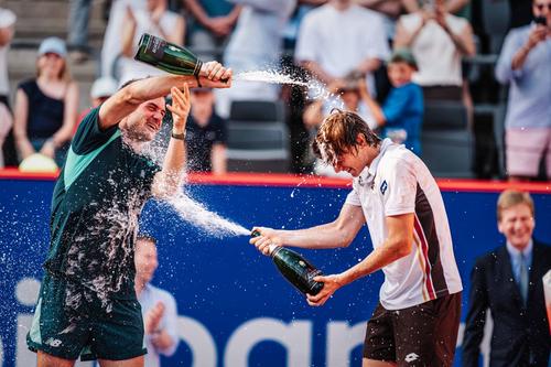 Tommy Paul și Ignacio Buse (dreapta) la festivitatea de premiere de la Hamburg 2026 Foto: Imago Images
