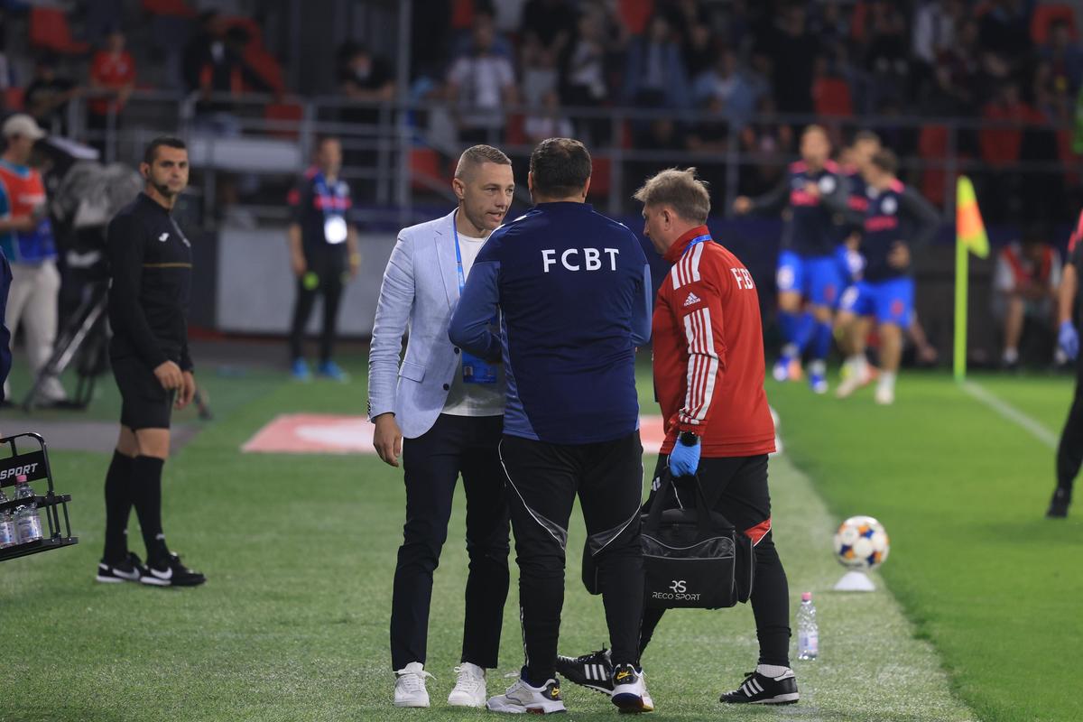 A primit „galben” din partea lui Istvan Kovacs, iar apoi a avut o criză de râs la adresa arbitrului