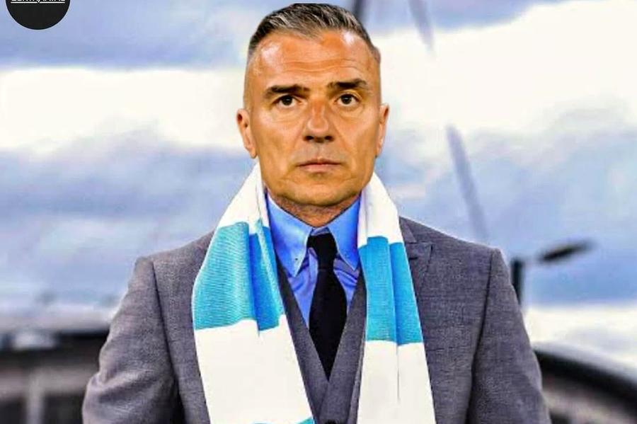 Aproape înțeles cu Rapid, Daniel Pancu se ține de glume: s-a „pozat” cu fularul altei echipe