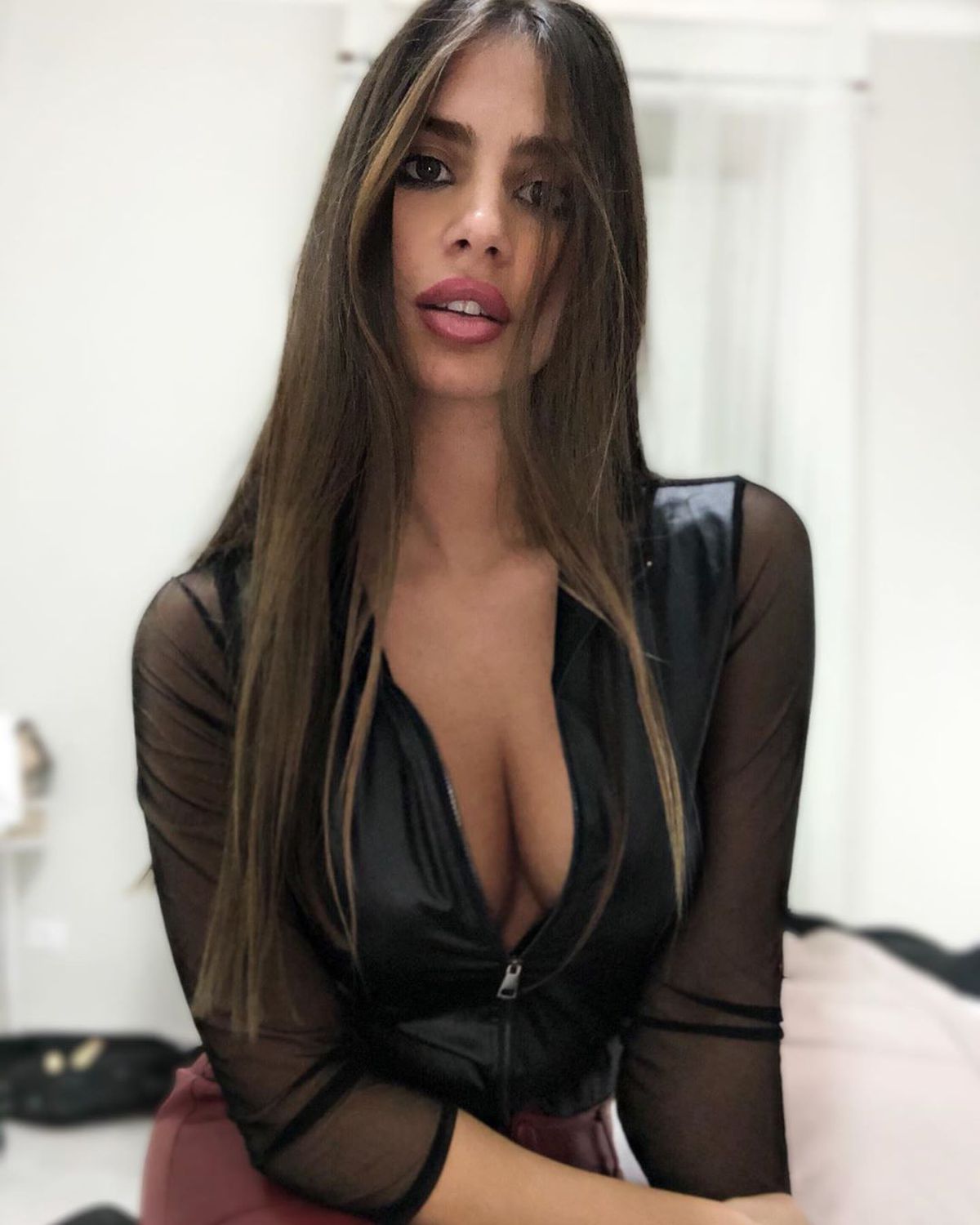 L-au dat gata pe Iannone! Italianul din Moto GP este fermecat de o pereche senzuală de gemene