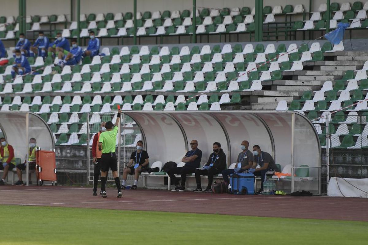 SEPSI - POLI IAȘI 5-1. Ce i-ar fi spus Leo Grozavu lui Hațegan înainte să fie trimis în tribună: „Faci numai circ”