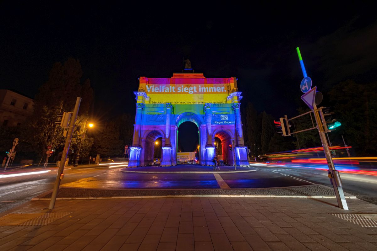 Germania s-a aprins în culorile LGBT! Imagini surprinse în timpul meciului Germania - Ungaria
