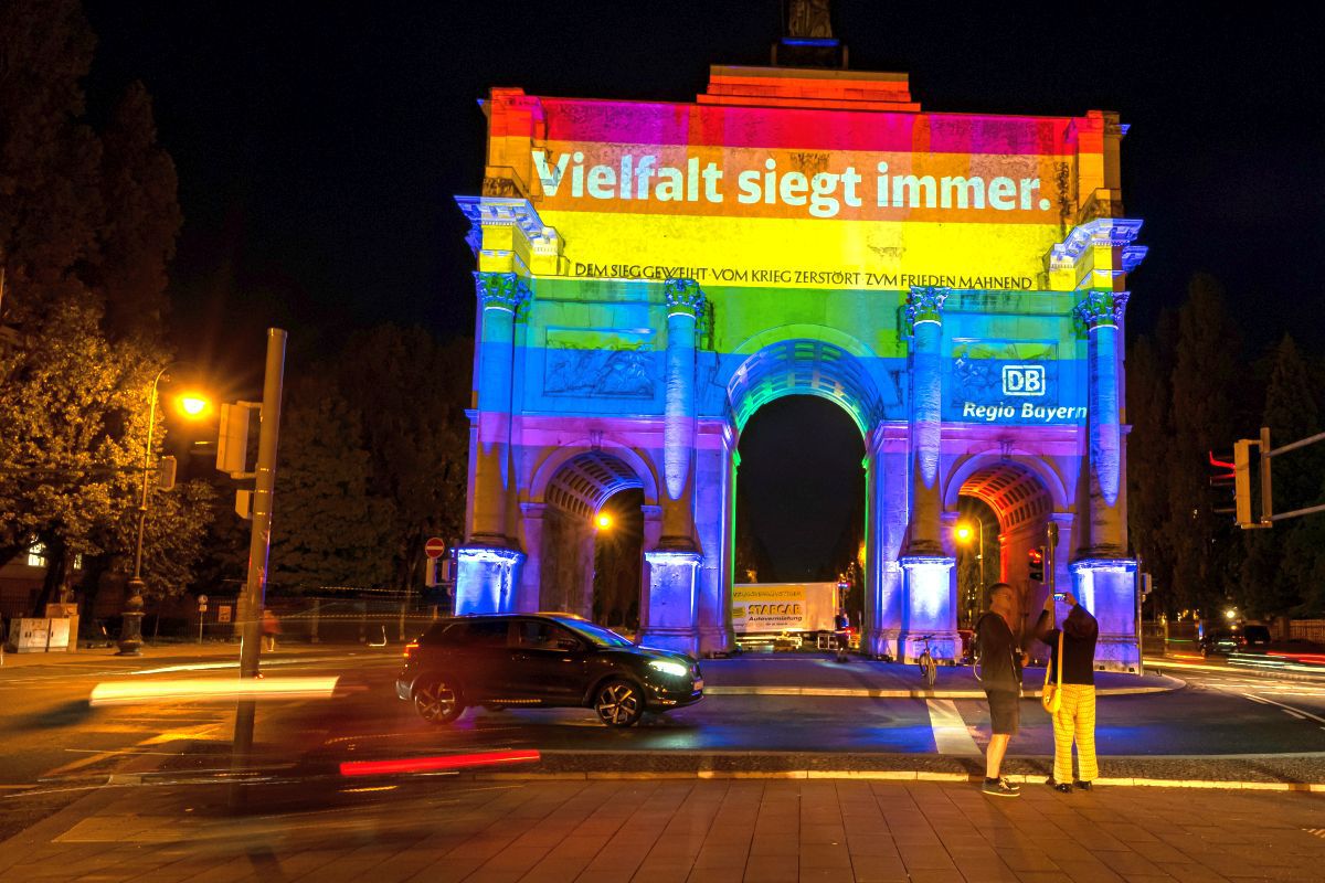 Germania s-a aprins în culorile LGBT! Imagini surprinse în timpul meciului Germania - Ungaria