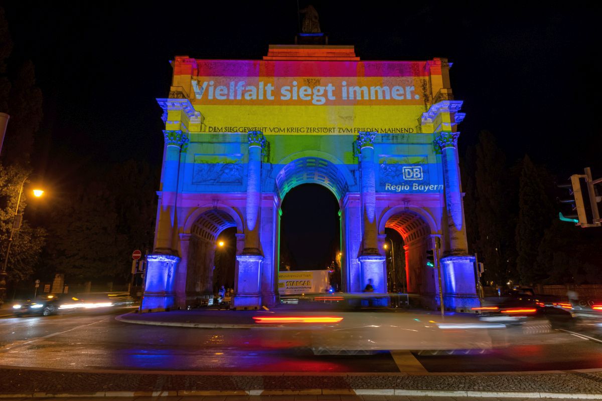 Germania s-a aprins în culorile LGBT! Imagini surprinse în timpul meciului Germania - Ungaria