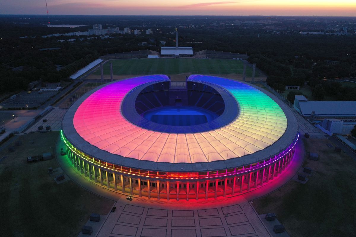 Germania s-a aprins în culorile LGBT! Imagini surprinse în timpul meciului Germania - Ungaria