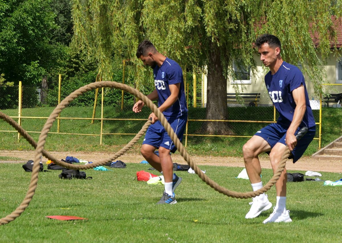 Antrenament spartan în cantonamentul lui FCU Craiova 1948! Imaginile surprinse de GSP în Slovenia