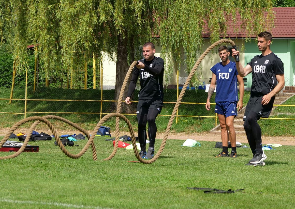 Antrenament spartan în cantonamentul lui FCU Craiova 1948! Imaginile surprinse de GSP în Slovenia