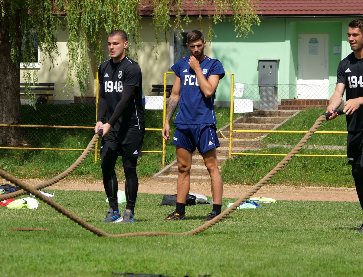 Antrenament spartan în cantonamentul lui FCU Craiova 1948! Imaginile surprinse de GSP în Slovenia