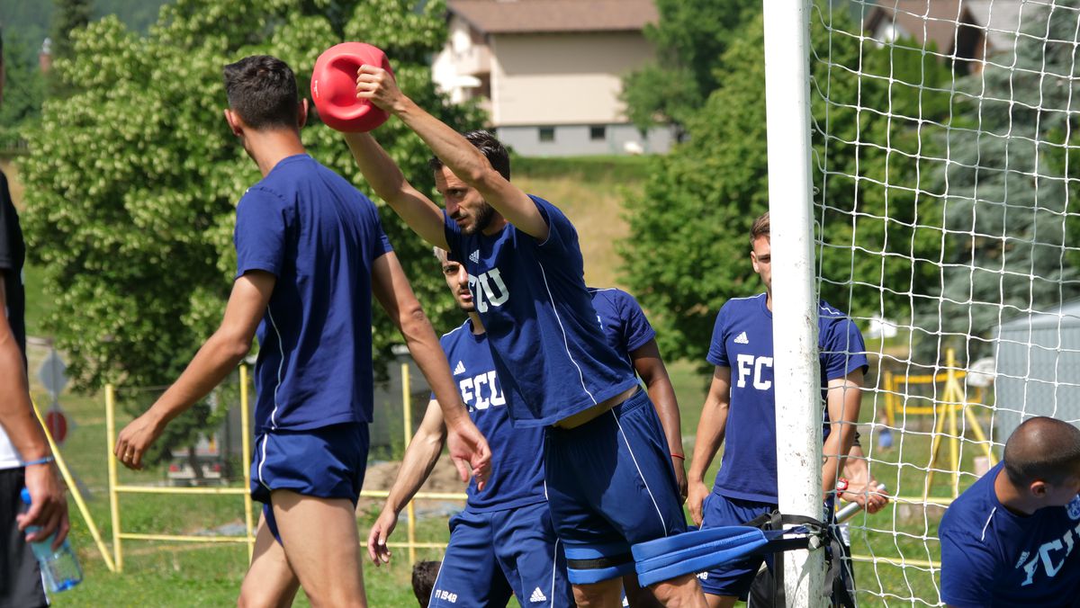 Antrenament spartan în cantonamentul lui FCU Craiova 1948! Imaginile surprinse de GSP în Slovenia