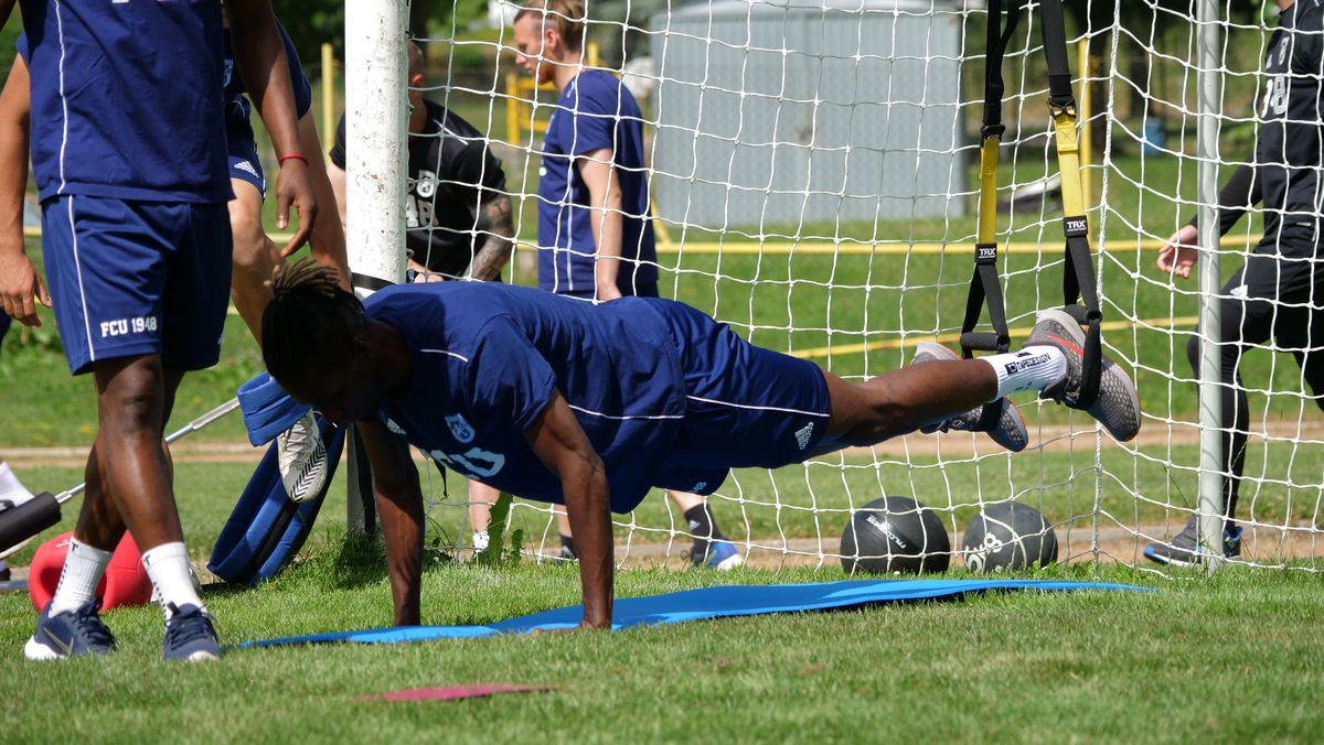 Antrenament spartan în cantonamentul lui FCU Craiova 1948! Imaginile surprinse de GSP în Slovenia