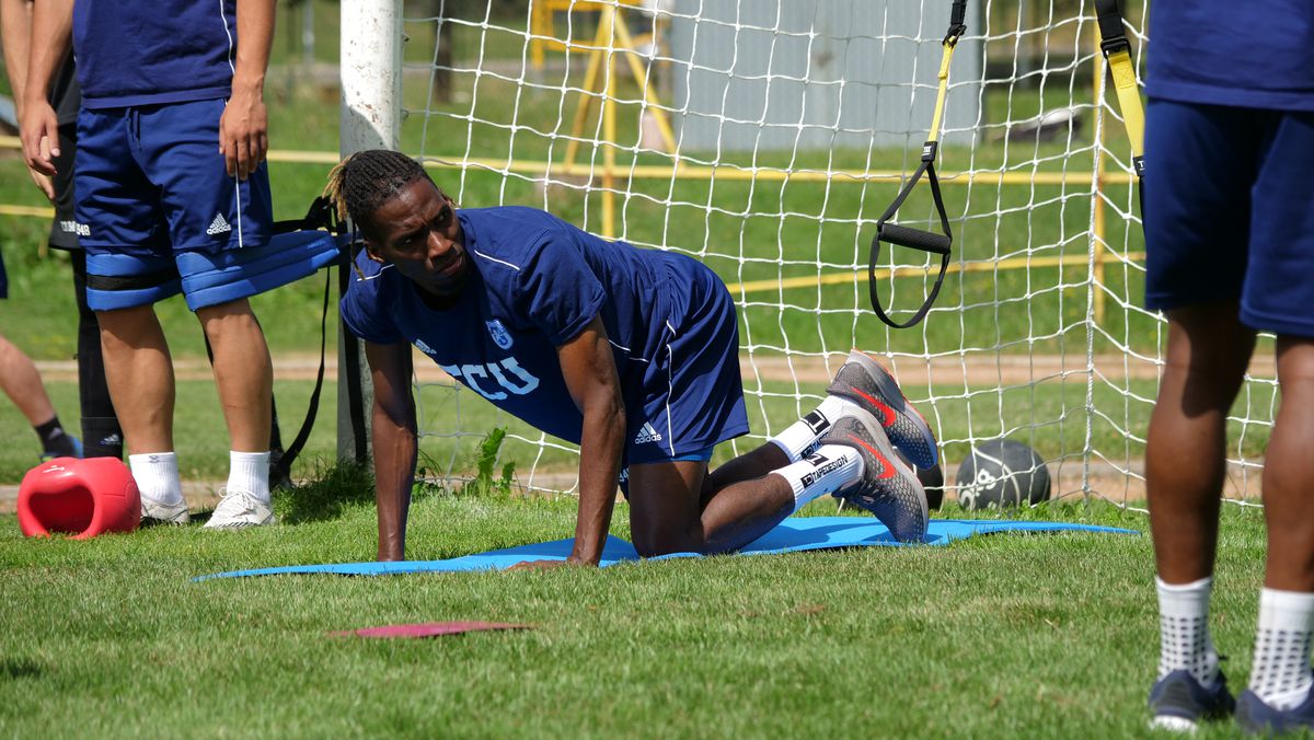 Antrenament spartan în cantonamentul lui FCU Craiova 1948! Imaginile surprinse de GSP în Slovenia