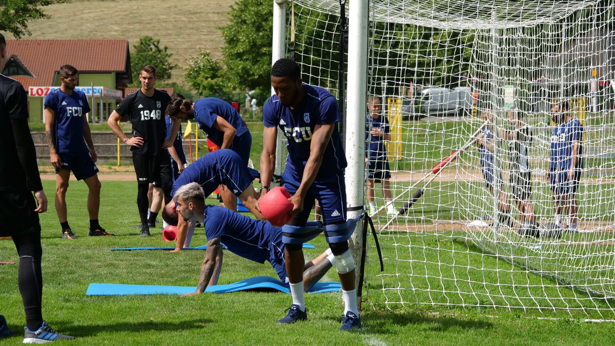 Antrenament spartan în cantonamentul lui FCU Craiova 1948! Imaginile surprinse de GSP în Slovenia