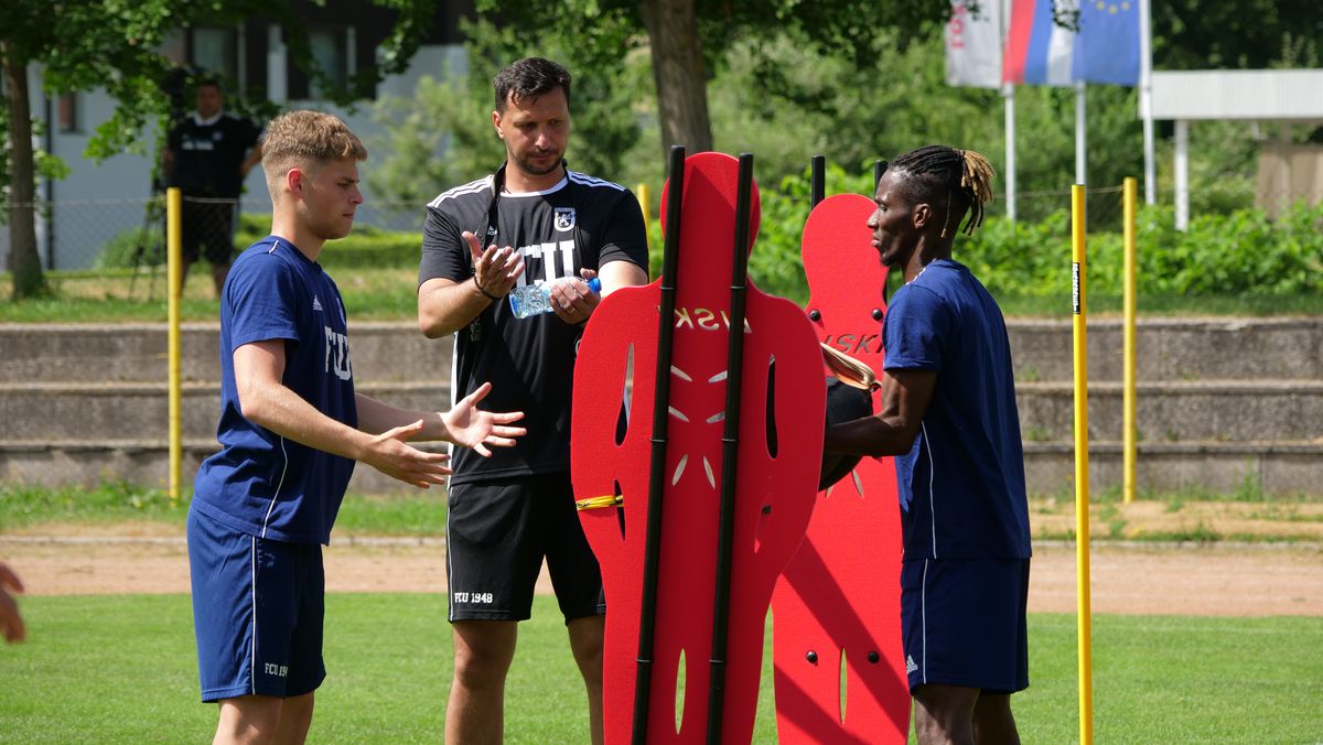 Antrenament spartan în cantonamentul lui FCU Craiova 1948! Imaginile surprinse de GSP în Slovenia