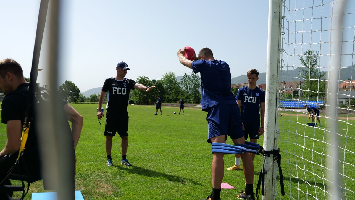 Antrenament spartan în cantonamentul lui FCU Craiova 1948! Imaginile surprinse de GSP în Slovenia