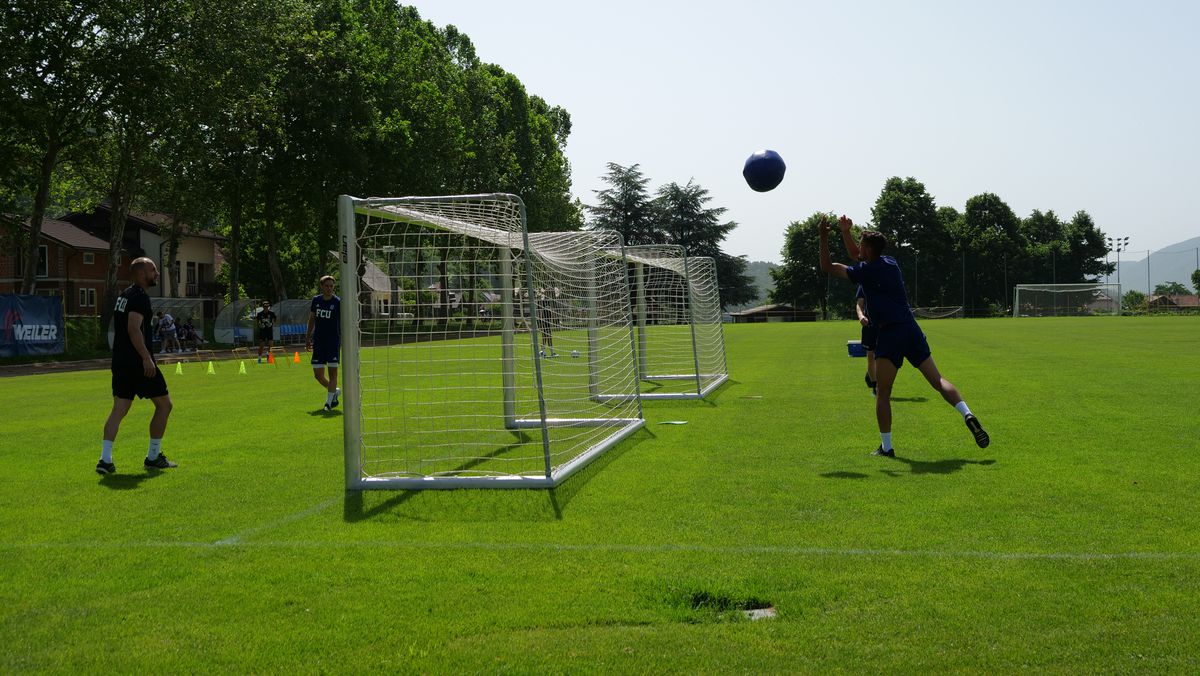 Antrenament spartan în cantonamentul lui FCU Craiova 1948! Imaginile surprinse de GSP în Slovenia