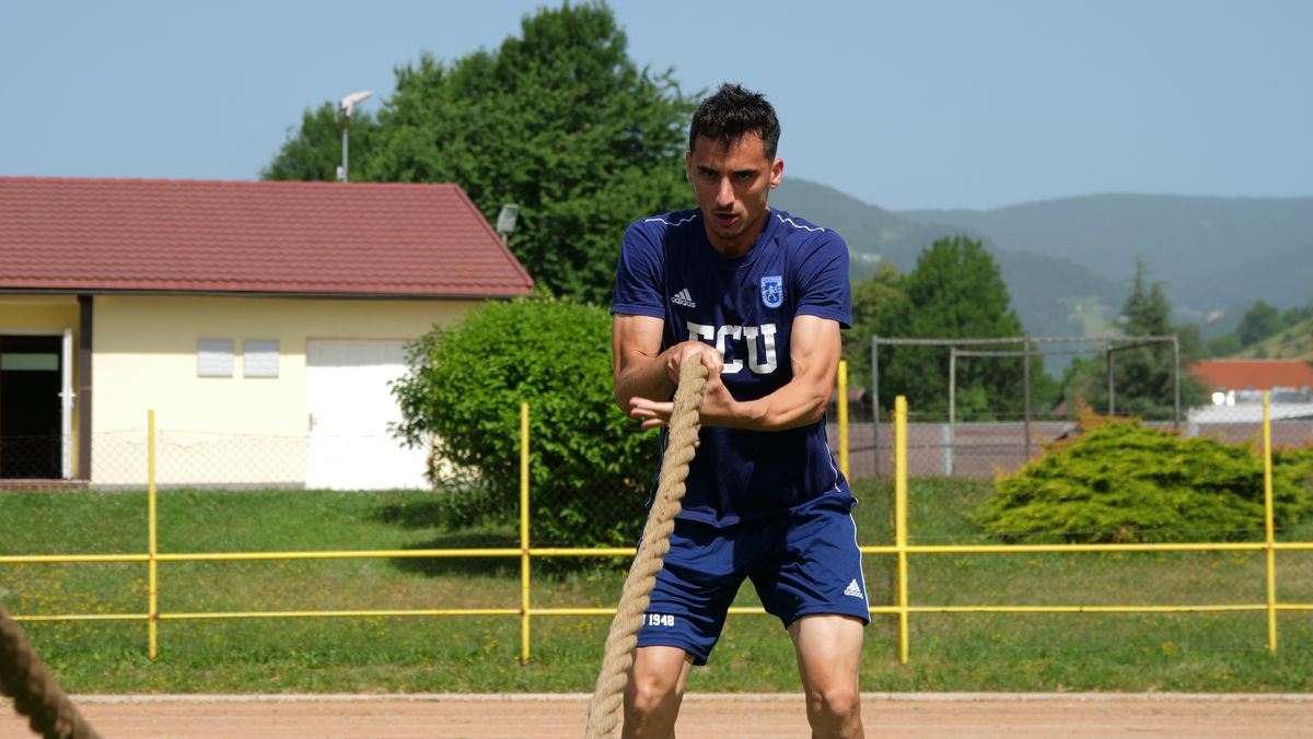 Antrenament spartan în cantonamentul lui FCU Craiova 1948! Imaginile surprinse de GSP în Slovenia