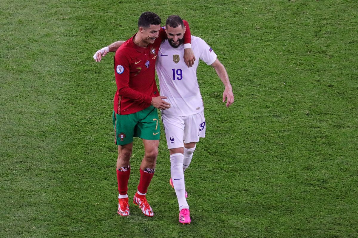 Cristiano Ronaldo, dezbrăcat de vedetele Franței! Cine a obținut tricoul portughezului