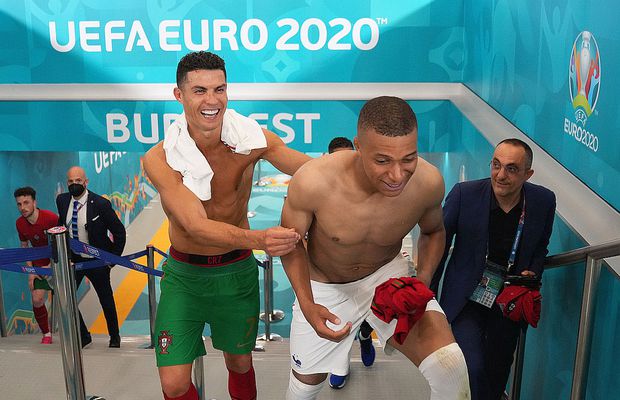 Cristiano Ronaldo, dezbrăcat de vedetele Franței! Cine a obținut tricoul portughezului