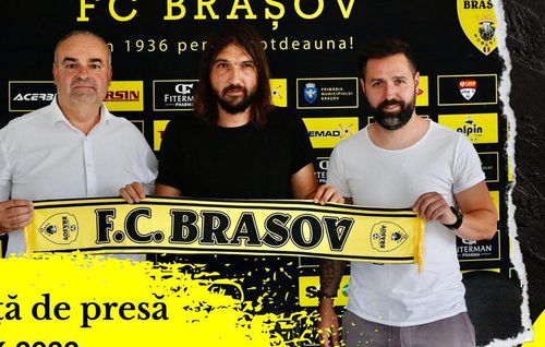 Dan Alexa a fost prezentat oficial azi la FC Brașov. Din staff va face parte și fostul său coechipier, Ștefan Grigorie