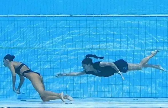Motivul bizar pentru care salvamarii nu s-au aruncat în apă după sportiva leșinată la Mondiale: „E o restricție în regulament”