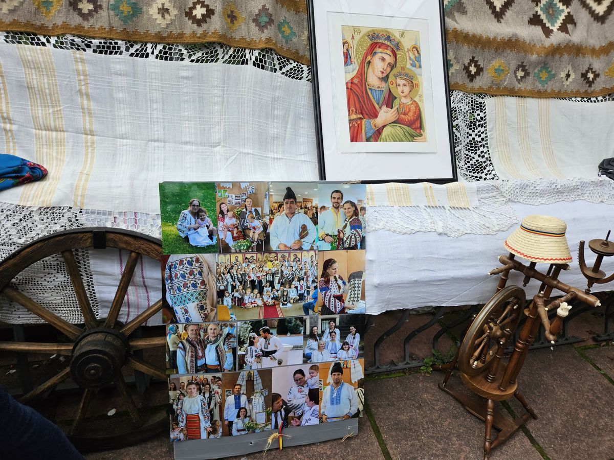 Româncele din Frankfurt de ziua internațională a iei: „Suntem respectați, dar sunt și români care fură sau cerșesc”