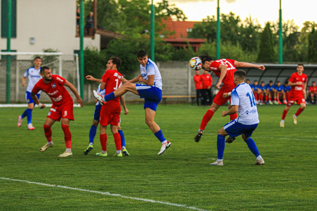 Imagini din sezonul promovării lui FC Bihor