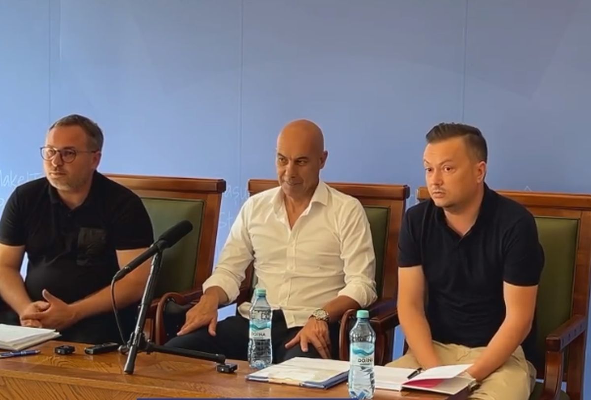 Conferință cu bucluc la echipa nou-aterizată în Liga 2 » Antrenorul a fost demis, președintele a pocit numele înlocuitorului: „Arago... zola”