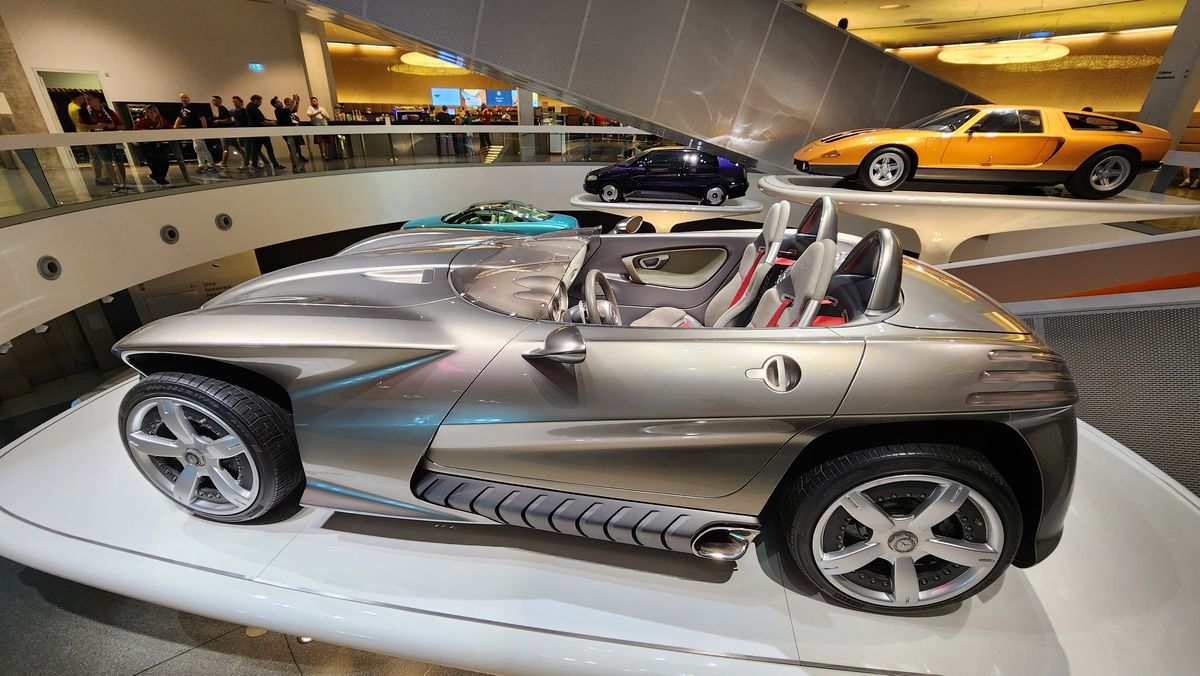 UIMITOR! Inovație, istorie, clasă și cai putere » Gazeta Sporturilor a vizitat colecția incredibilă de la Muzeul Mercedes-Benz