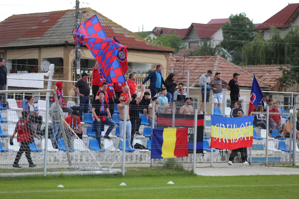 Conferință cu bucluc la echipa nou-aterizată în Liga 2 » Antrenorul a fost demis, președintele a pocit numele înlocuitorului: „Arago... zola”