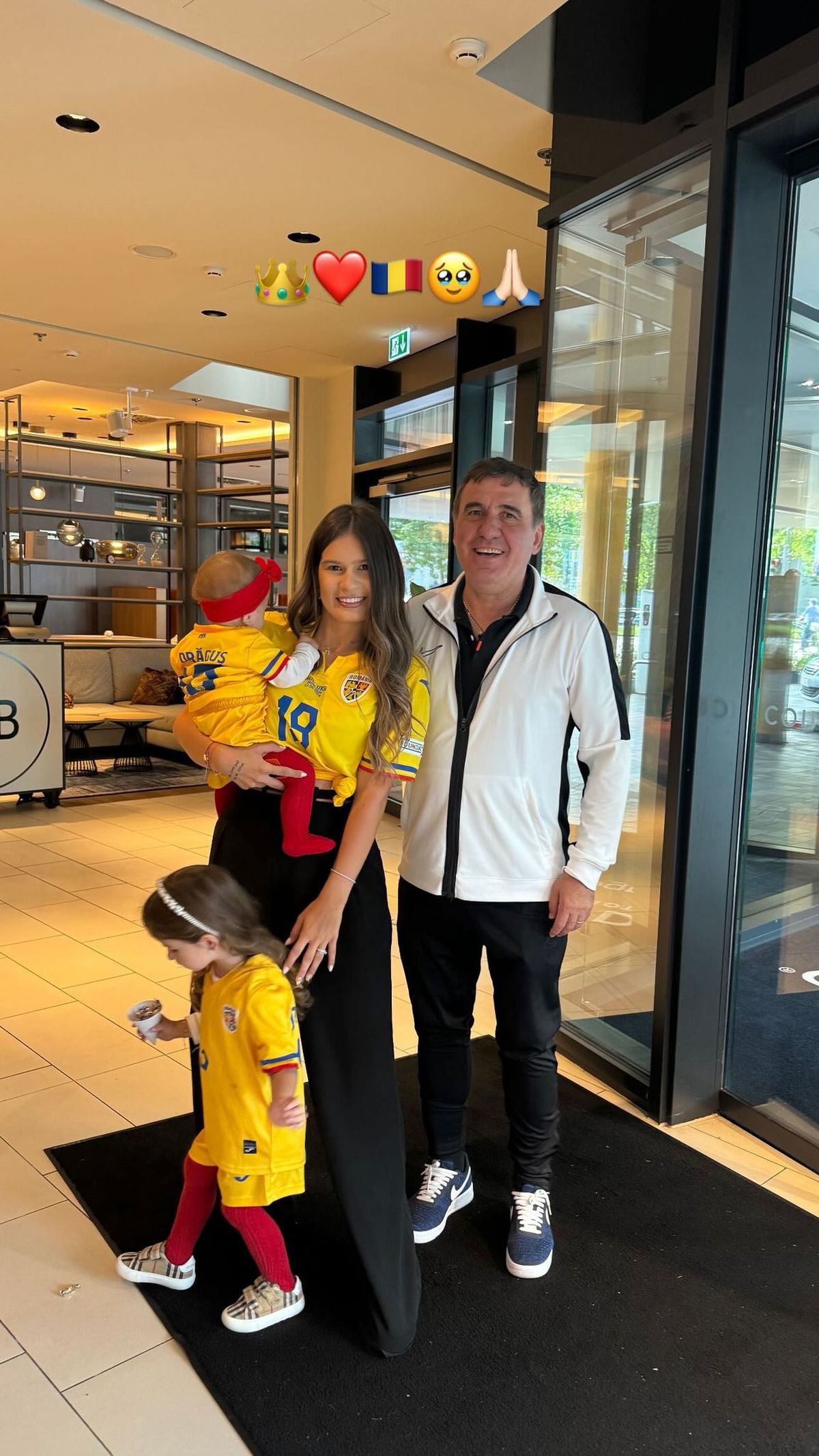 Echipa nationala (23 iunie) - soțiile și iubitele fotbaliștilor României, în cantonamentul din Germania