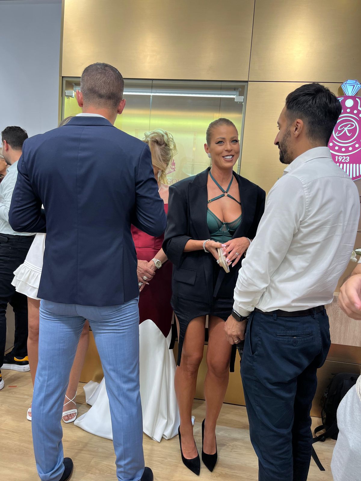 Rapid a lansat o serie de produse din aur cu o zi înainte de aniversarea clubului » Ce concurs au pregătit giuleștenii pentru fani