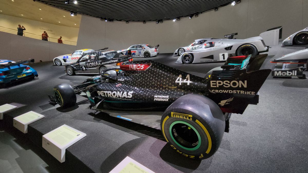 UIMITOR! Inovație, istorie, clasă și cai putere » Gazeta Sporturilor a vizitat colecția incredibilă de la Muzeul Mercedes-Benz