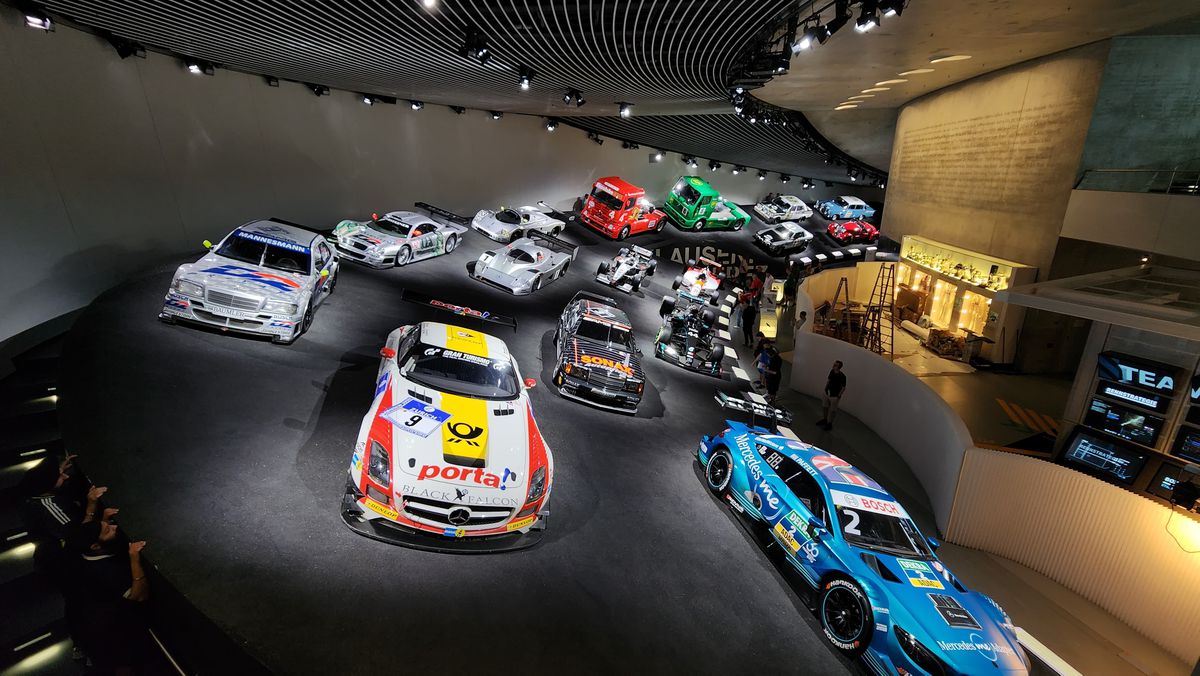 UIMITOR! Inovație, istorie, clasă și cai putere » Gazeta Sporturilor a vizitat colecția incredibilă de la Muzeul Mercedes-Benz